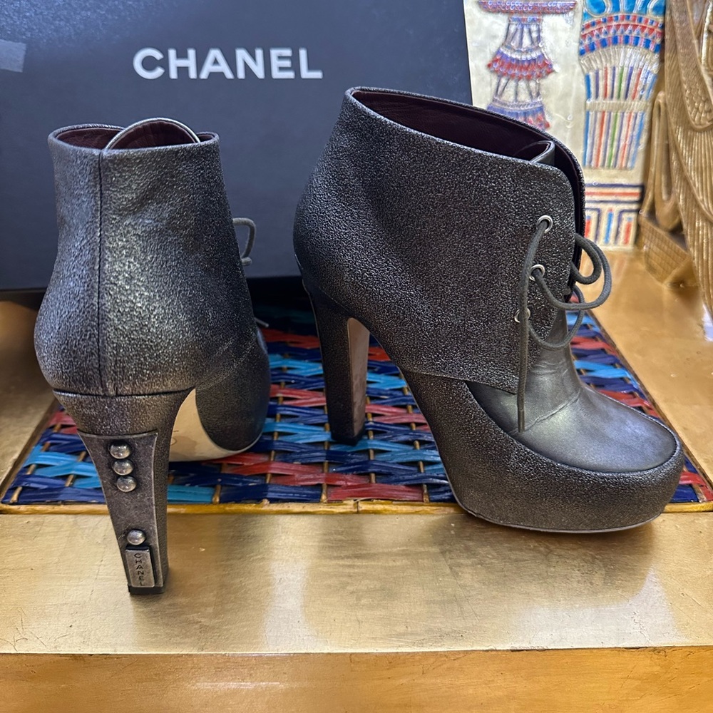 Chanel Heels worn once Size 37 $1500 Authentic - Picture 2 of 9
